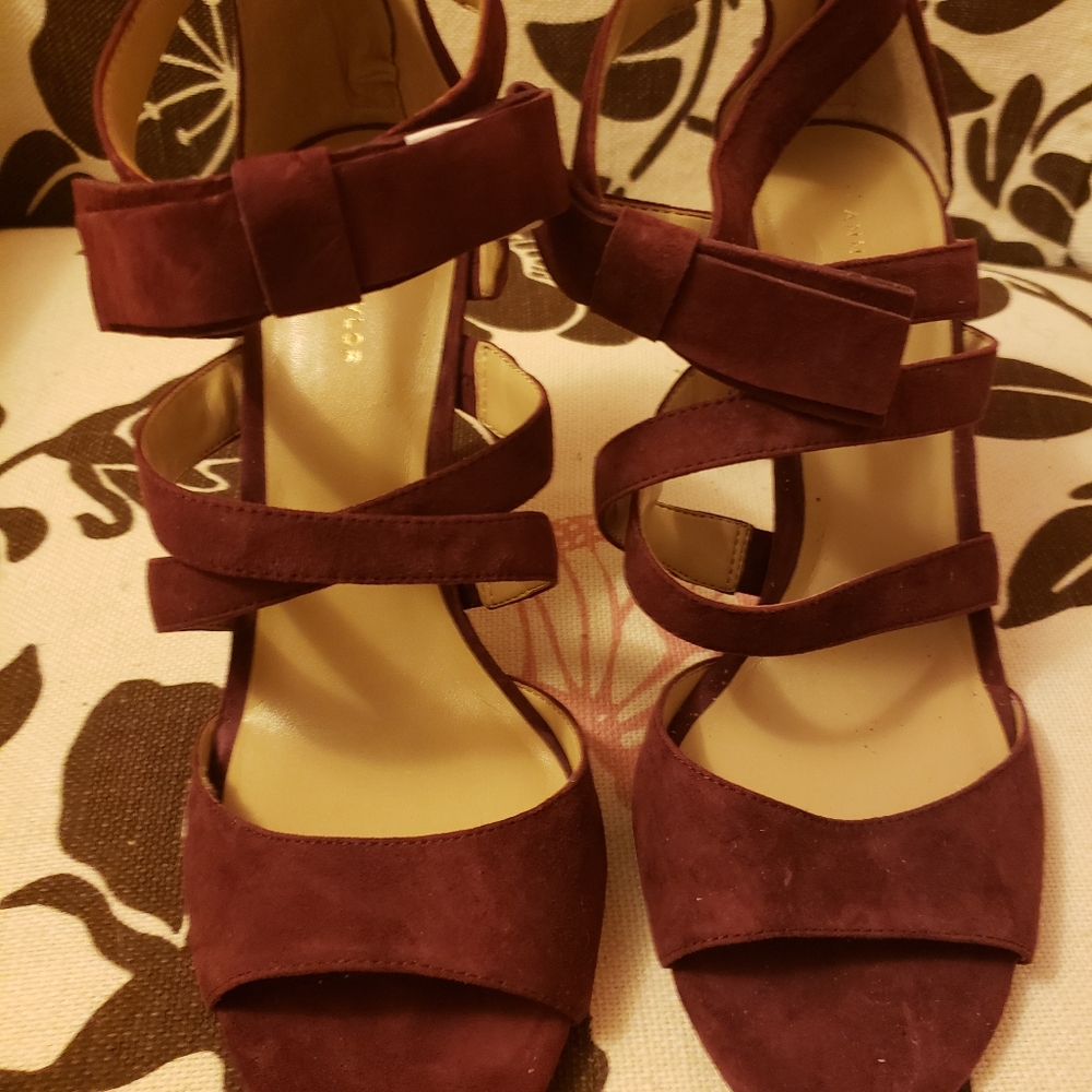 Never worn Ann Taylor heels
